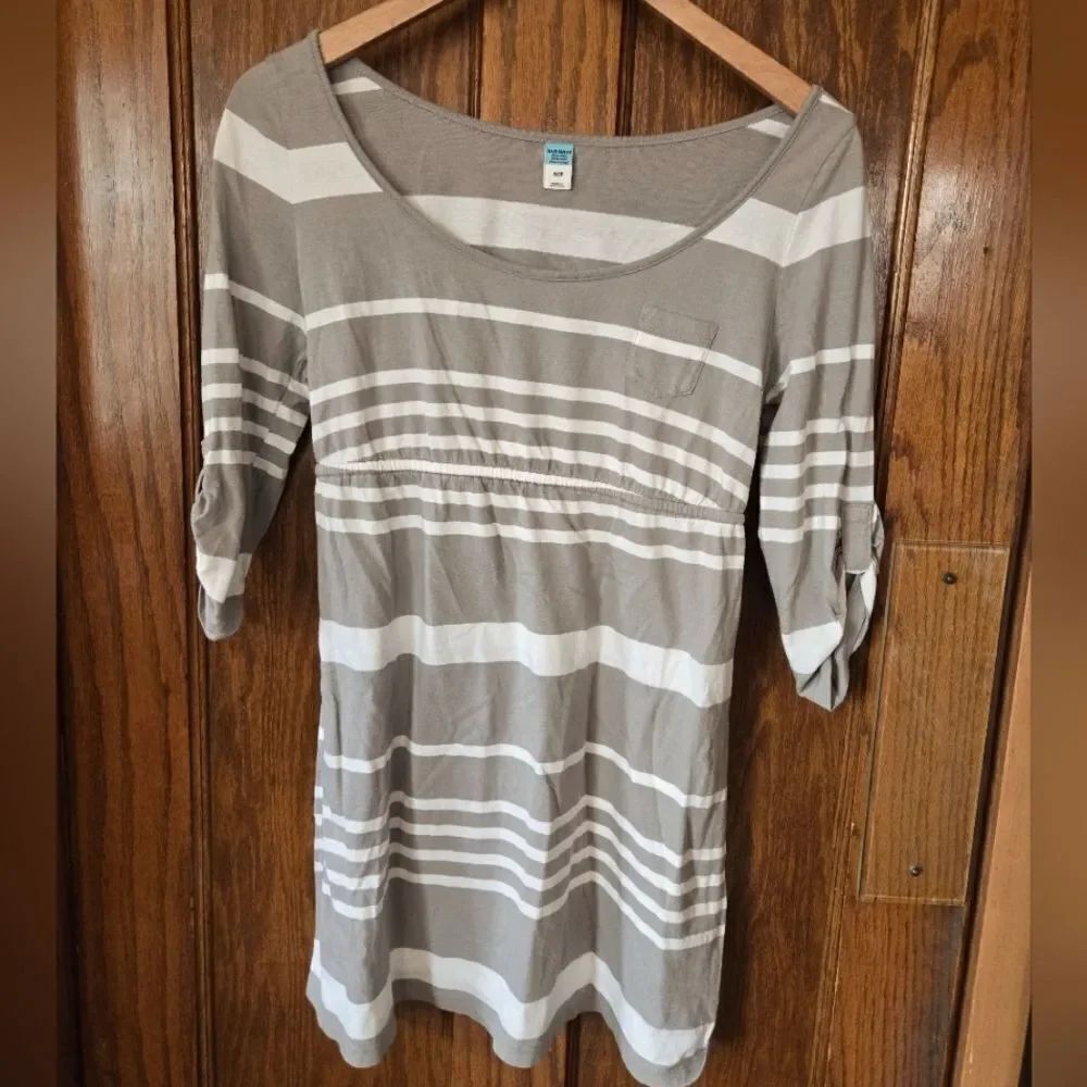 MATERNITY Old Navy Gray and White 3/4 Sleeve Tunic SMALL